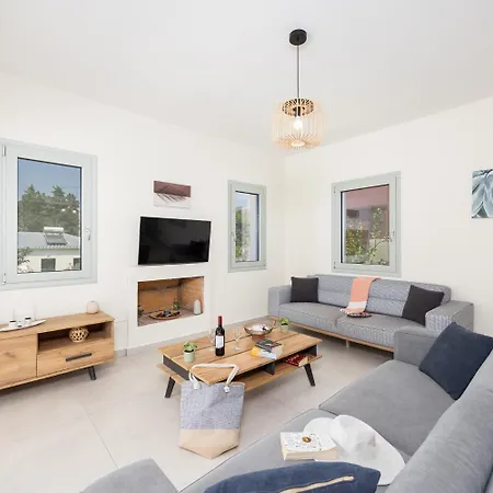 Kira * Τραπεζάκι