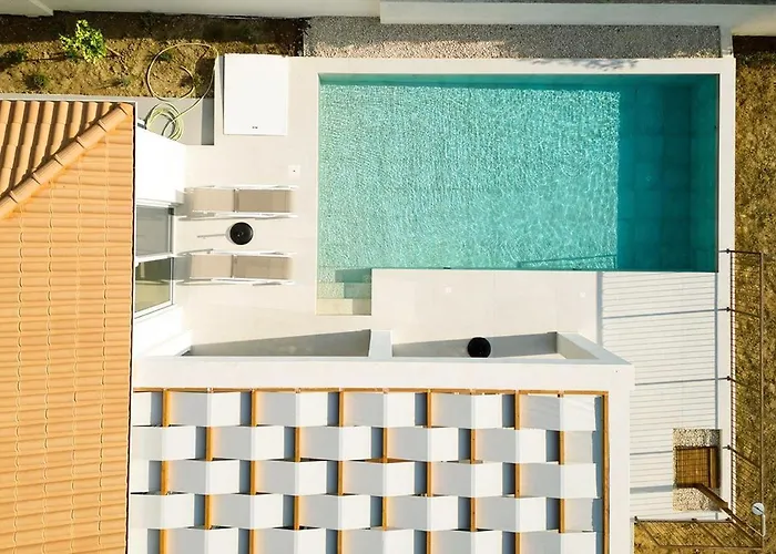 Kira Βίλα Τραπεζάκι