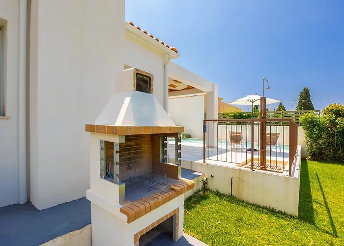 Βίλα Kira Τραπεζάκι