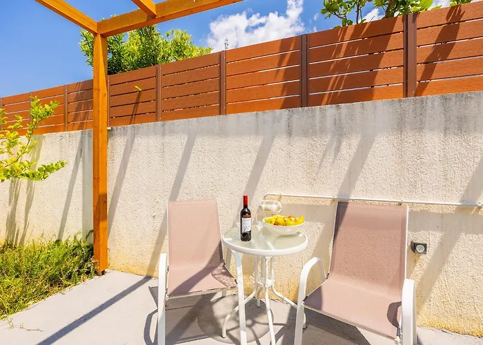 Βίλα Kira Τραπεζάκι