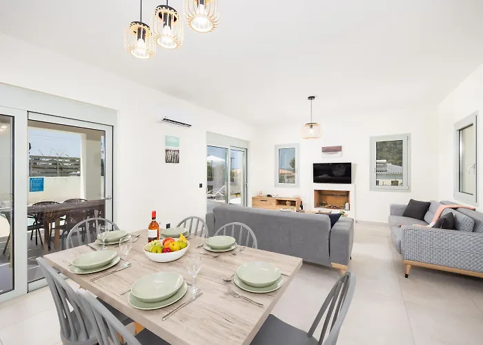 Kira Βίλα Τραπεζάκι