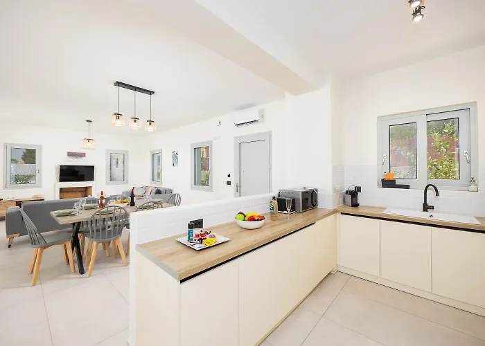 Kira Τραπεζάκι